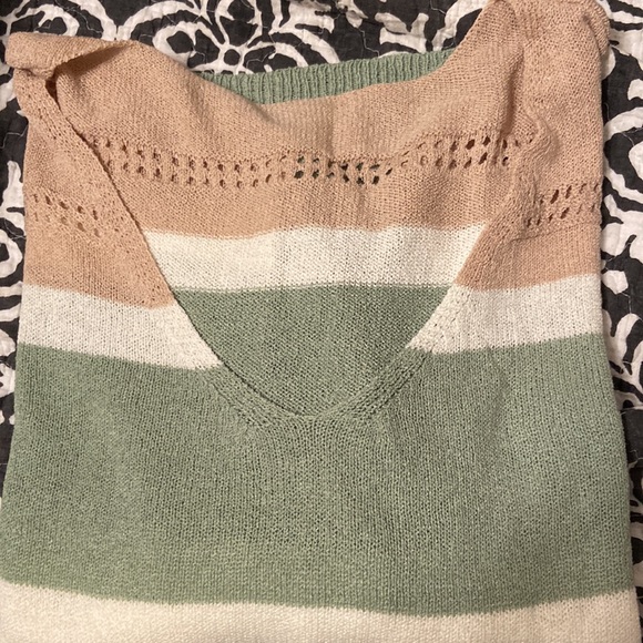 V-Neck Light Weight Short Sleeve Sweater - Picture 3 of 4